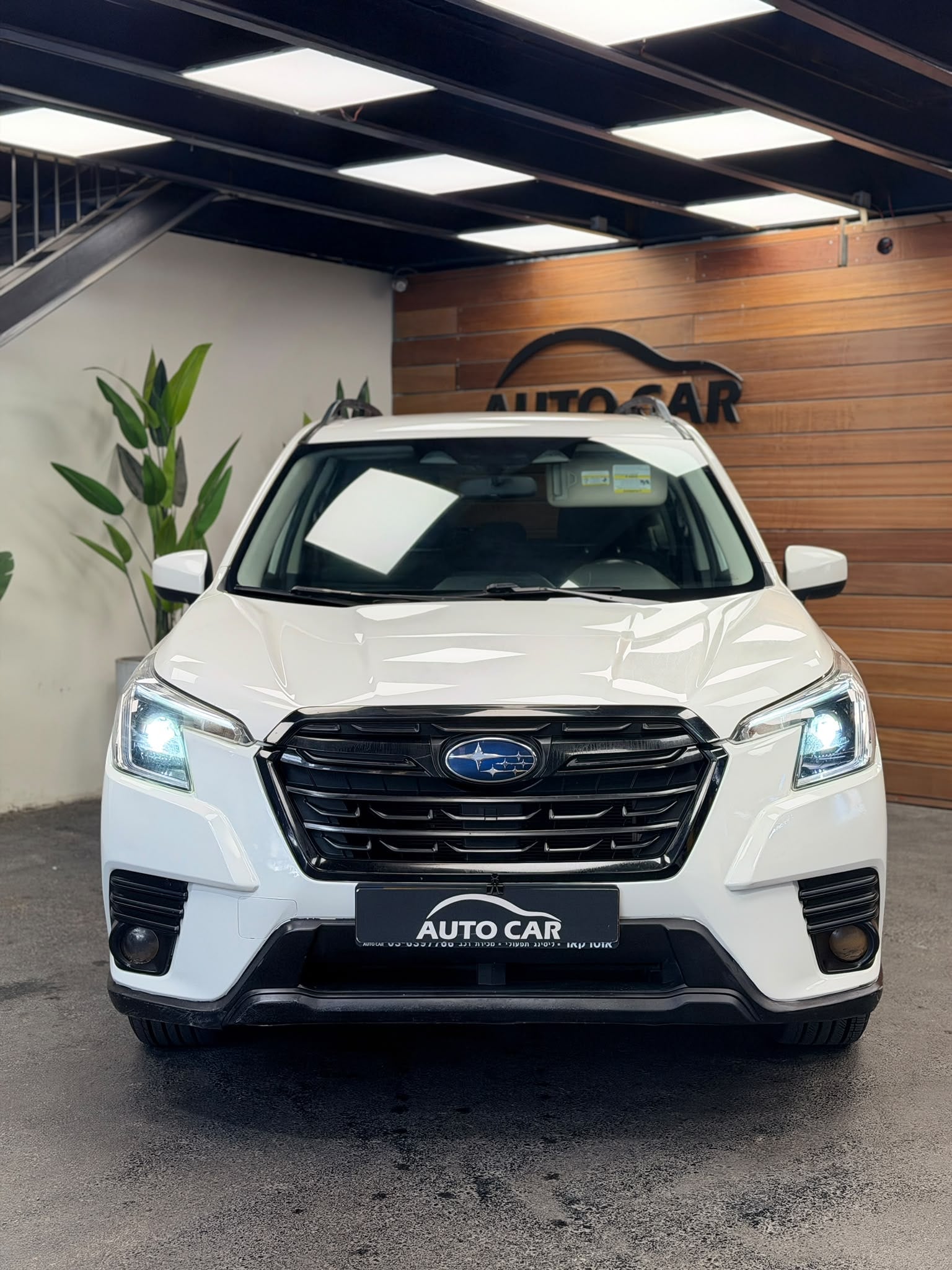 סובארו FORESTER שנהב לבן