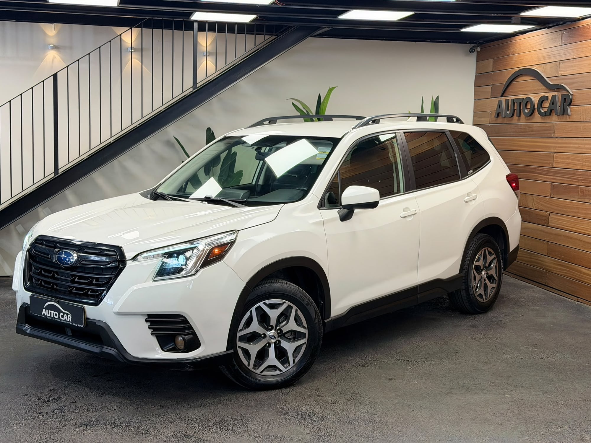סובארו FORESTER שנהב לבן