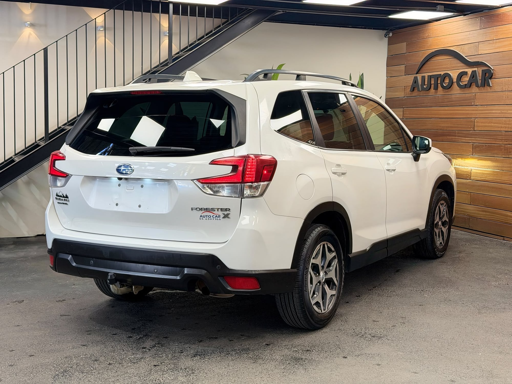 סובארו FORESTER שנהב לבן