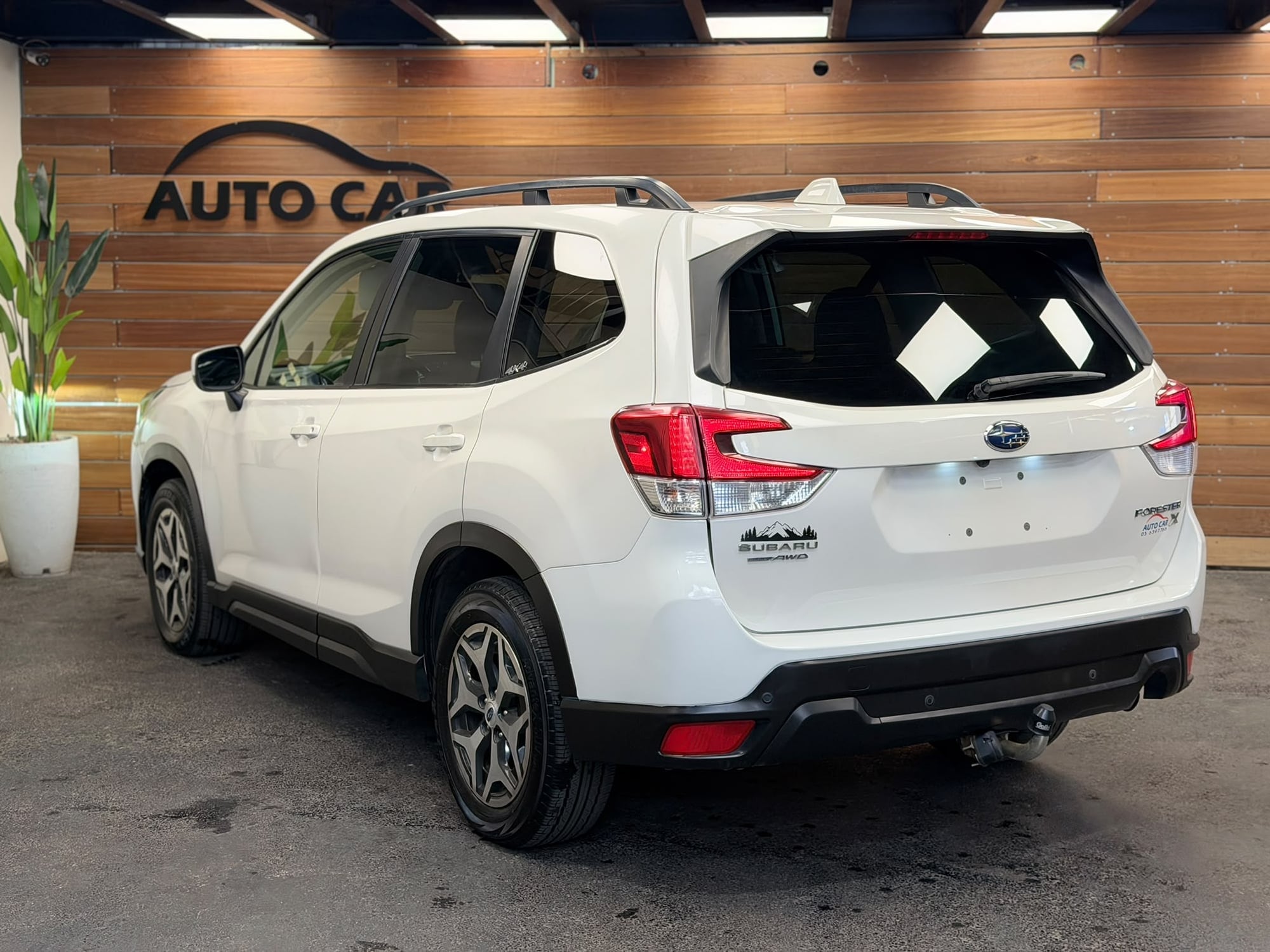 סובארו FORESTER שנהב לבן